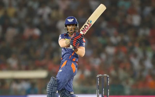 Ayush badoni height in feet