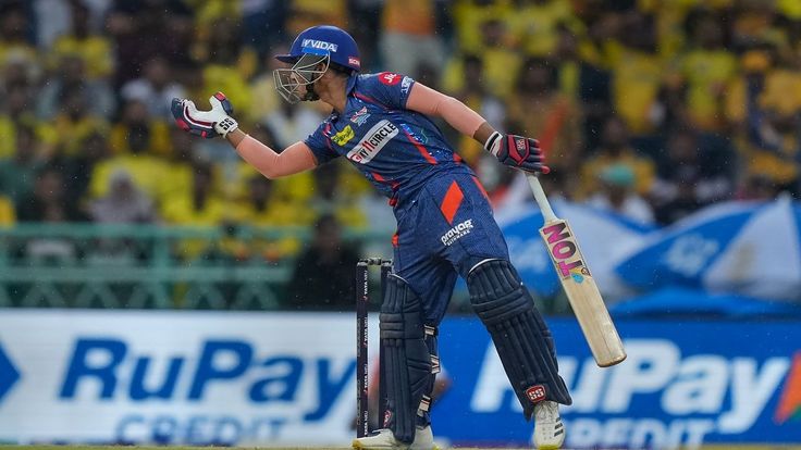 Ayush badoni height in feet